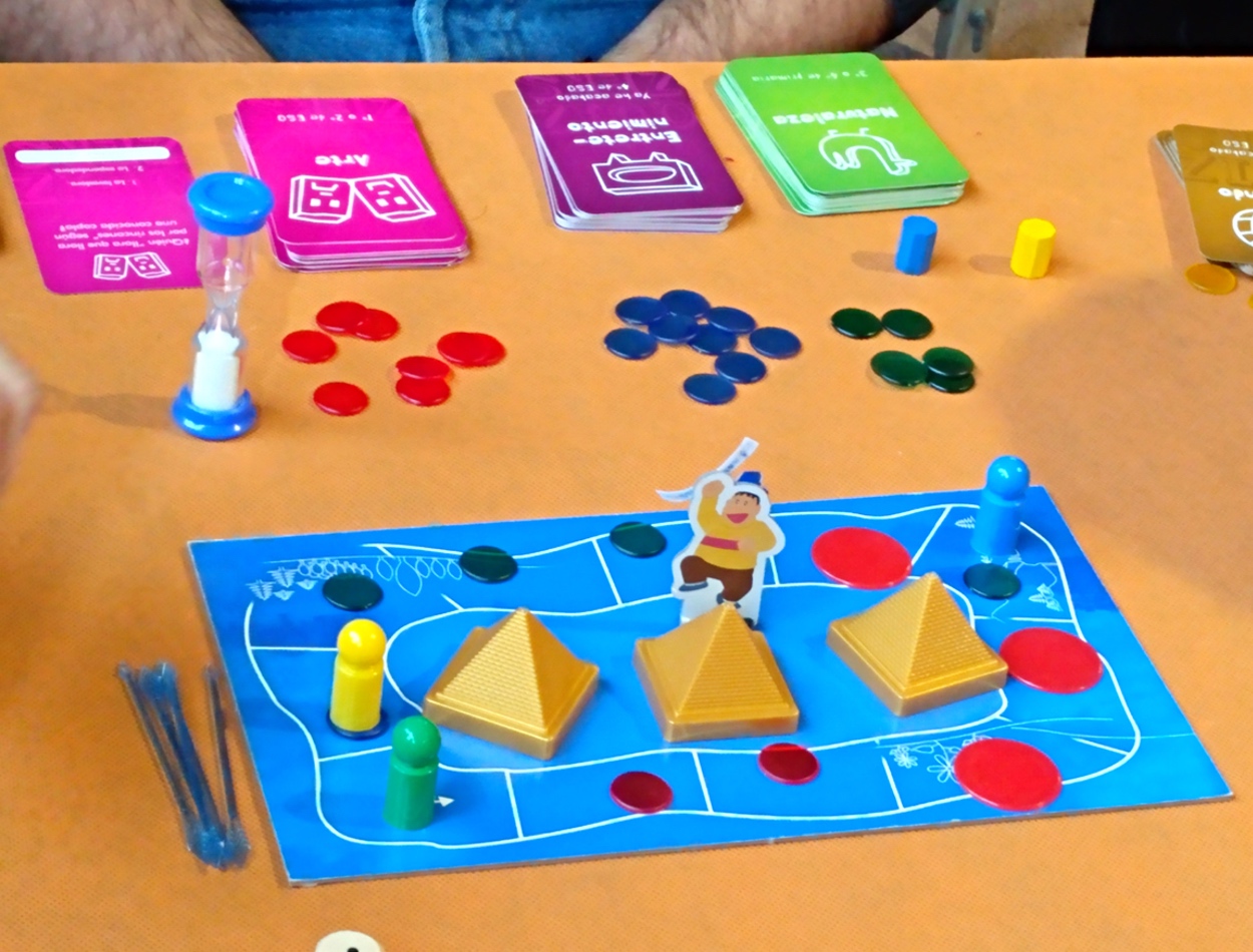 Inmunizar Ardilla Comunista Cuando crear un juego es algo más que crear un juego: concurso de creación de  juegos de mesa Ayudar Jugando – Game Design